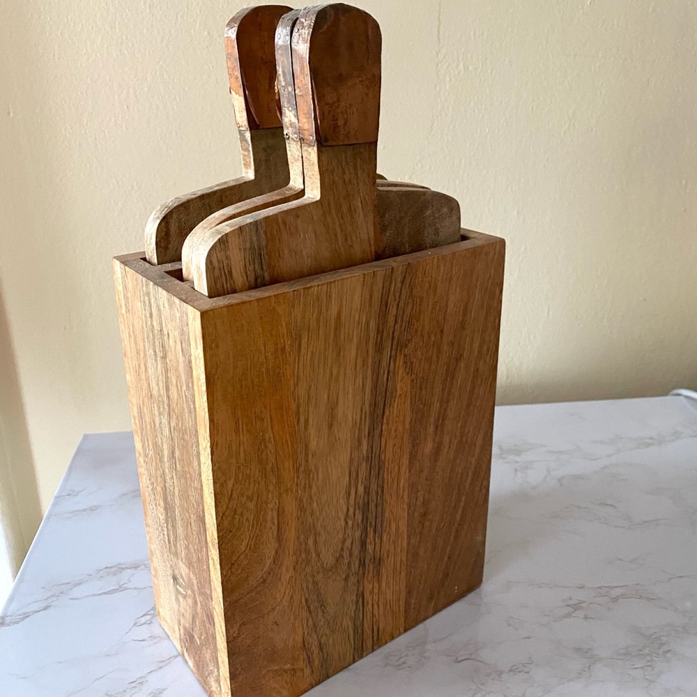 THIRSTYSTONE URBAN FARM Mango Wood SERVING Boards with Stand set of 3